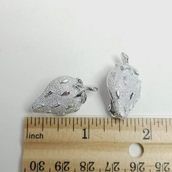 Vintage Sarah Coventry Strawberry Shape Clip On Earrings, Silver Tone, Signed - Picture 5 of 7